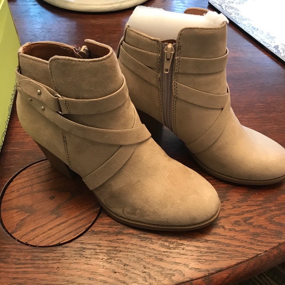 NIB clay/tan booties 7.5